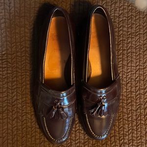 Allen Edmonds Cordovan Tasseled dress loafers. Good condition. Size 10.5 D